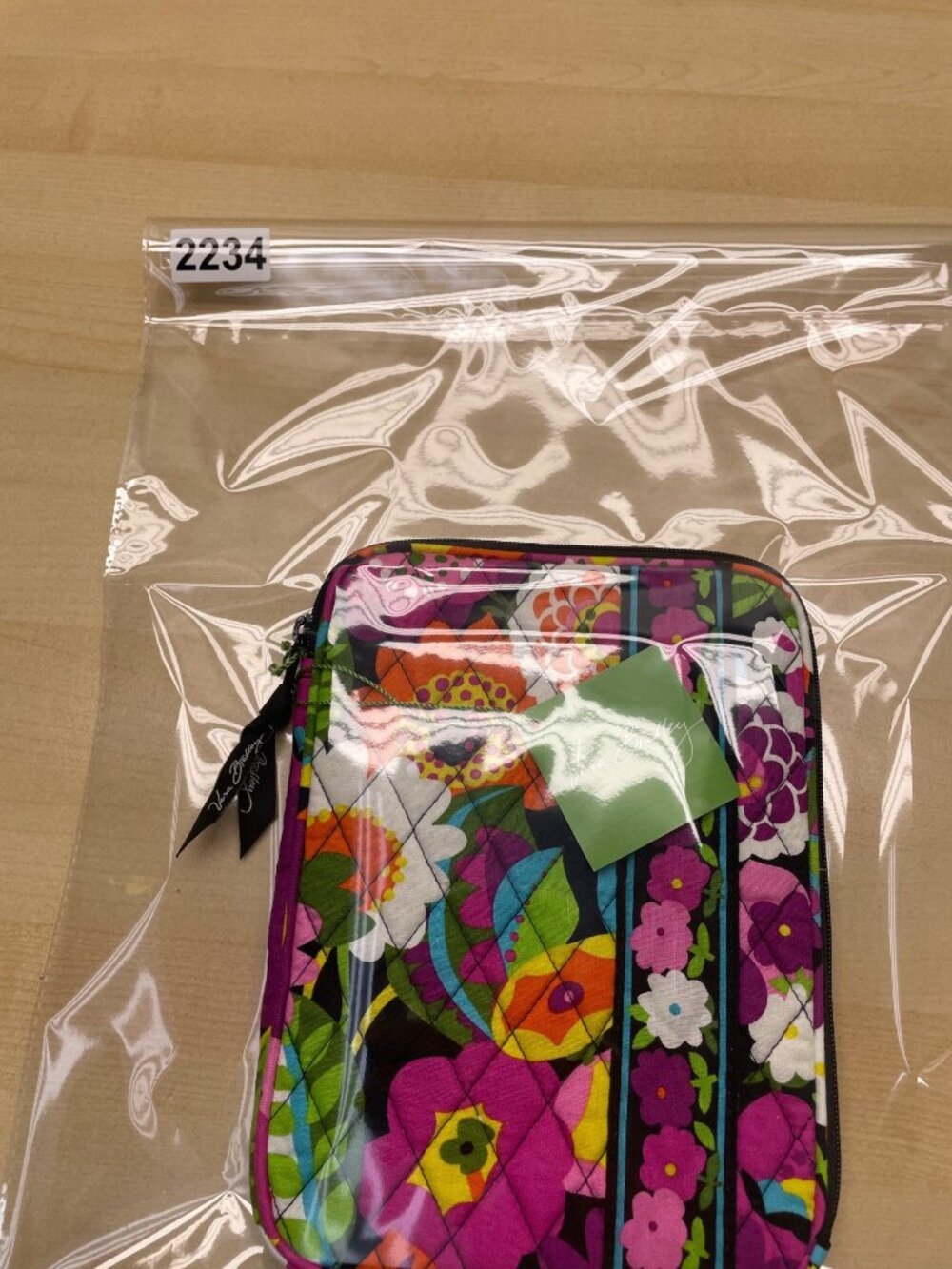 Vera Bradley Women’s Va Va Bloom Floral Print Black Quilted E-Reader Sleeve image 7
